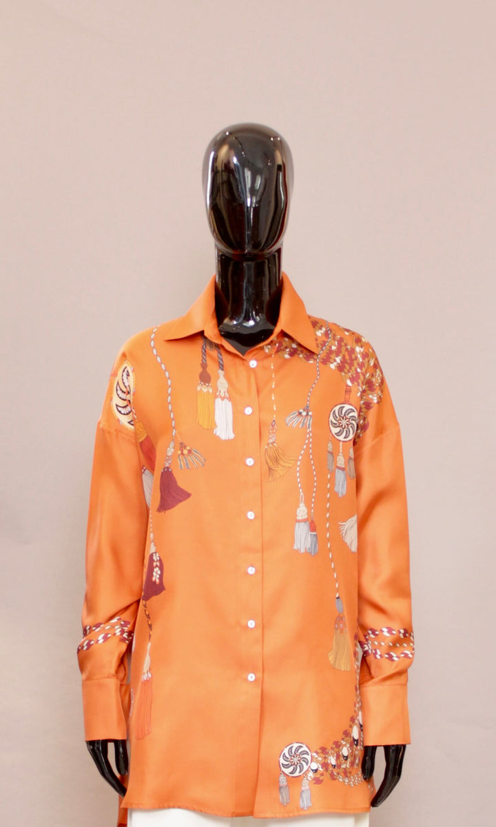 Silkebluse i oransje print