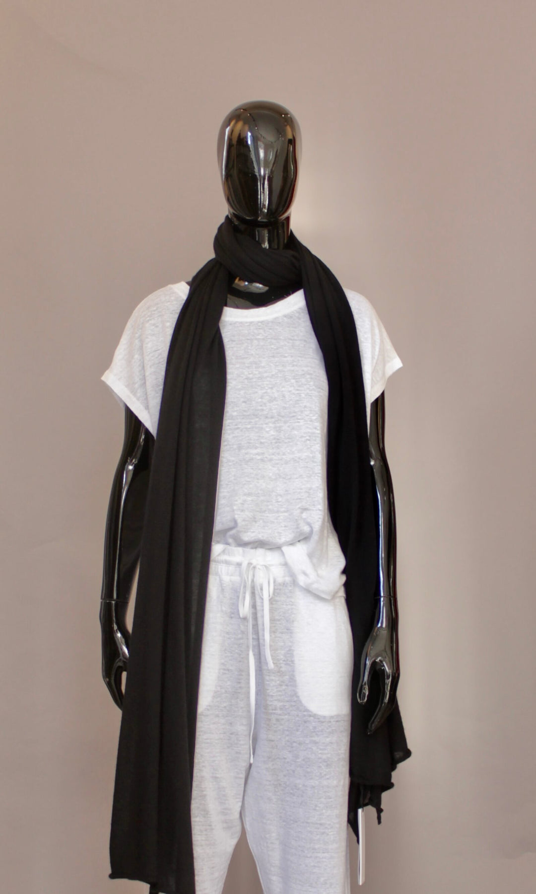 Cashmere og silke skjerf i sort