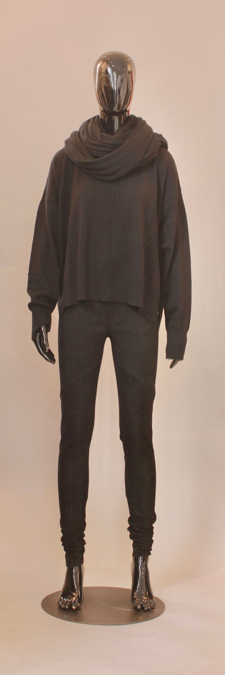 Isabel Benenato cashmere og silke skjerf i sort