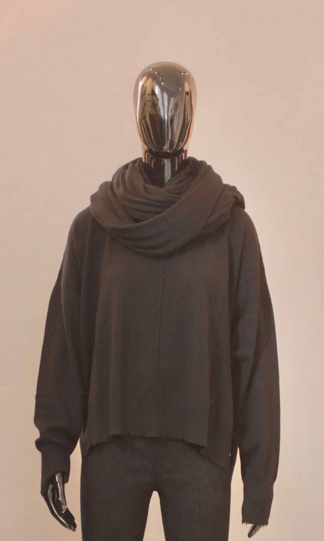 Isabel Benenato cashmere og silke skjerf i sort